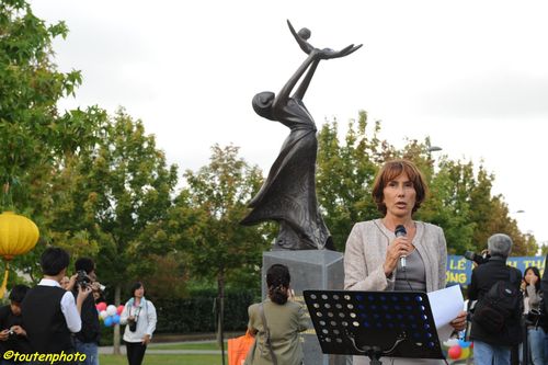 Inauguration de la statue "le rêve de la mère" à Bussy