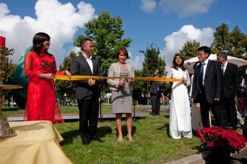 Inauguration de la statue "le rêve de la mère" à Bussy