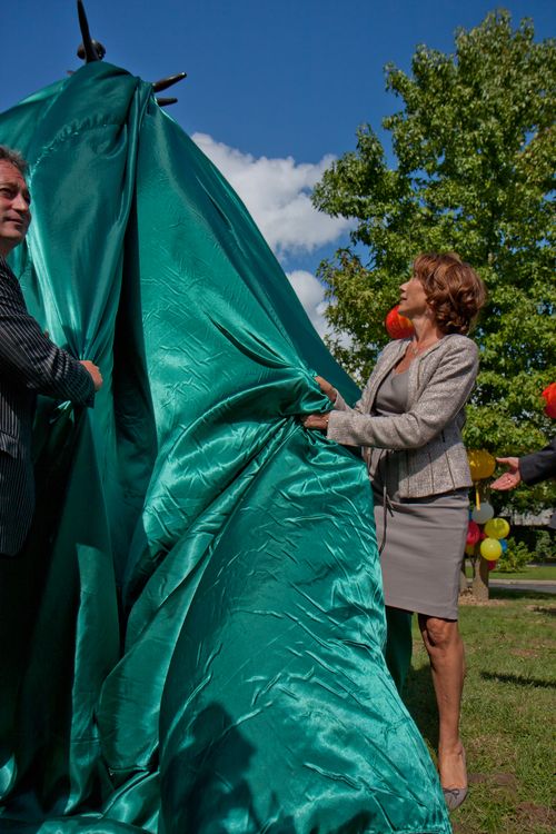 Inauguration de la statue "le rêve de la mère" à Bussy