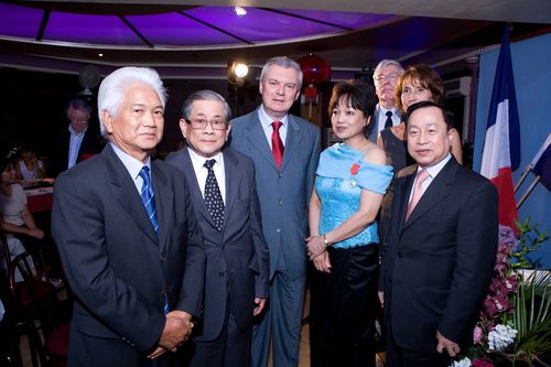 Cérémonie remise Légion d'Honneur Mme Khun.